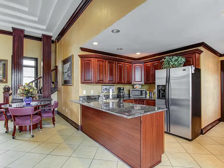 Stonecreek Luxury Apartment Homes — Photo 5