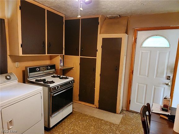5th image of 249 Miller Ct