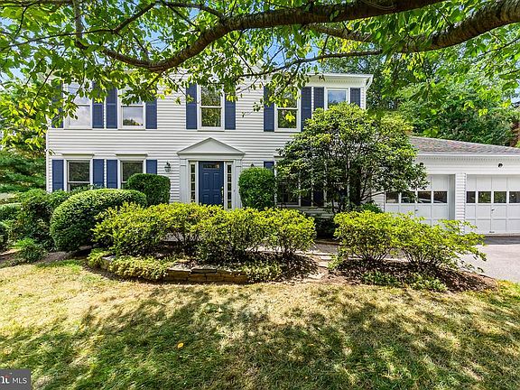 3rd image of 8 Apple Blossom Ct