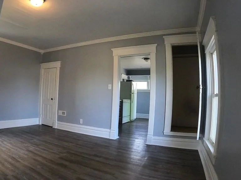 742 Broadway St — Photo 6