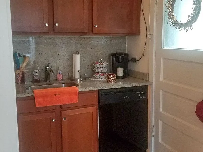 515 W Cornelia Ave #110 — Photo 3