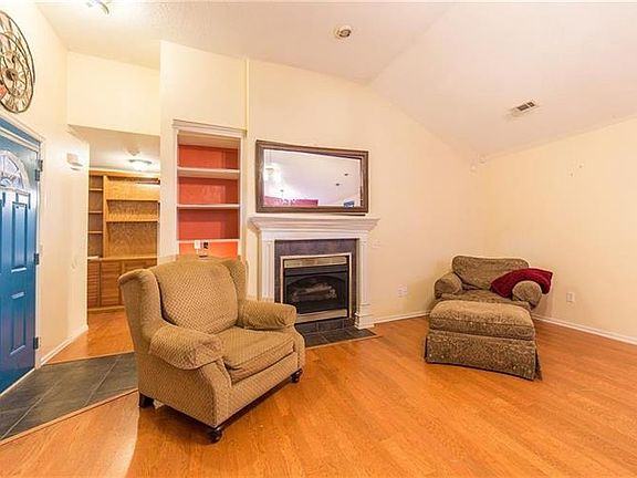 3rd image of 1078 S Liberty Dr