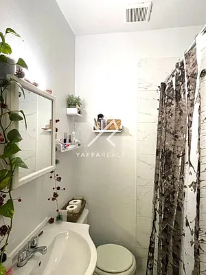 Rented by Yaffa Realty LLC | media 6