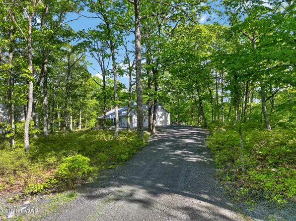 105 Cliff Dr, Lords Valley, PA 18428
