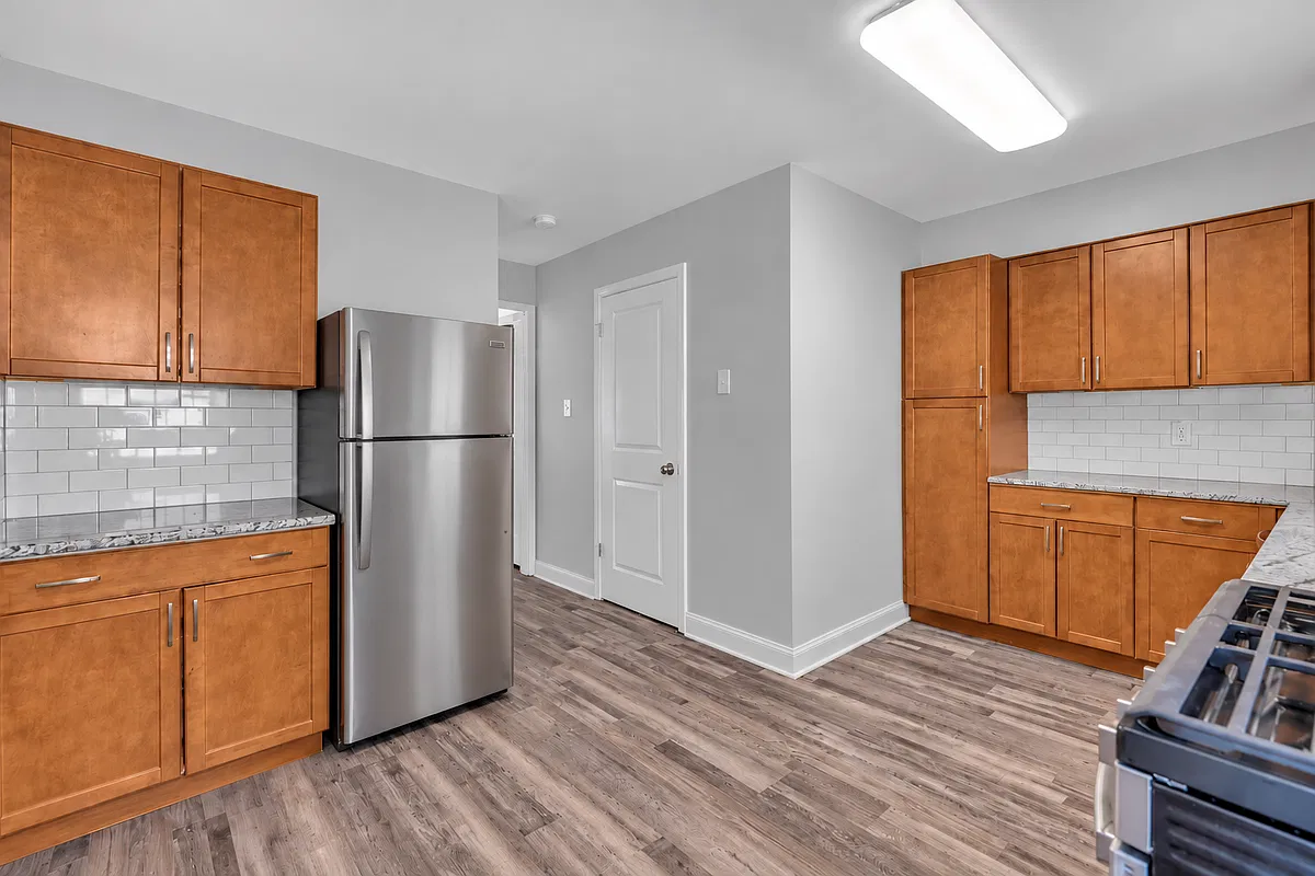 3 bed, 1.5 bath, 1378 sqft, $2,850 — Photo 2