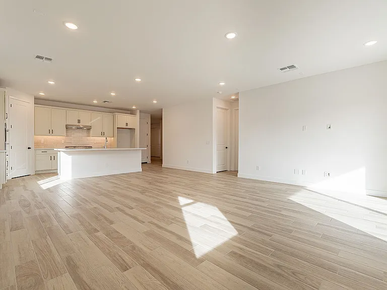 21411 W Meadowbrook Ave — Photo 8