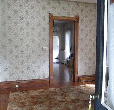 3rd image of 818 West Broadway