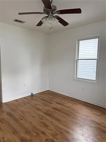 504 Macarthur Ave — Photo 2