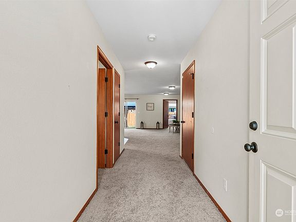 5th image of 20521 6th Avenue Ct E