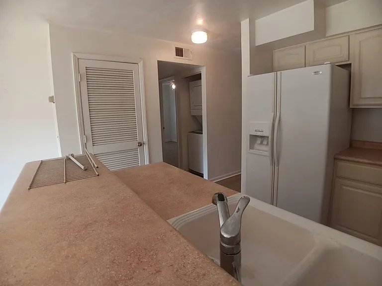1470 Seneca Dr #D — Photo 3