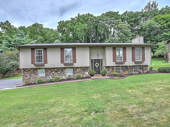 2nd image of 4807 Lake Park Ct
