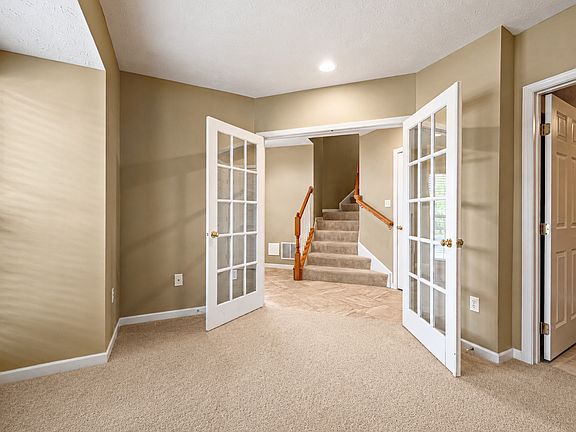 5th image of 208 Village Pl