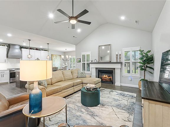 5th image of 810 Bob Glen Cir