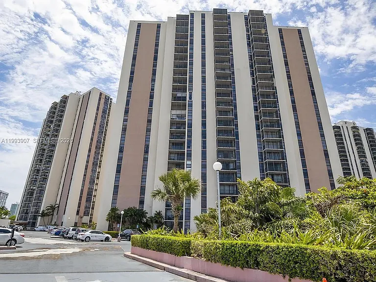 20301 W Country Club Dr #2622 — Photo 34