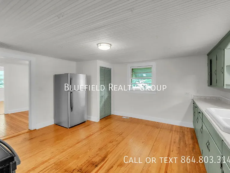 8 Brock St — Photo 14