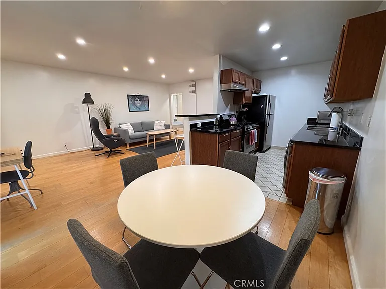 1114 6th St #9 — Photo 7
