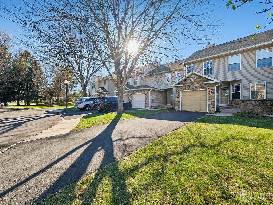 1st image of 304 Heskers Ct