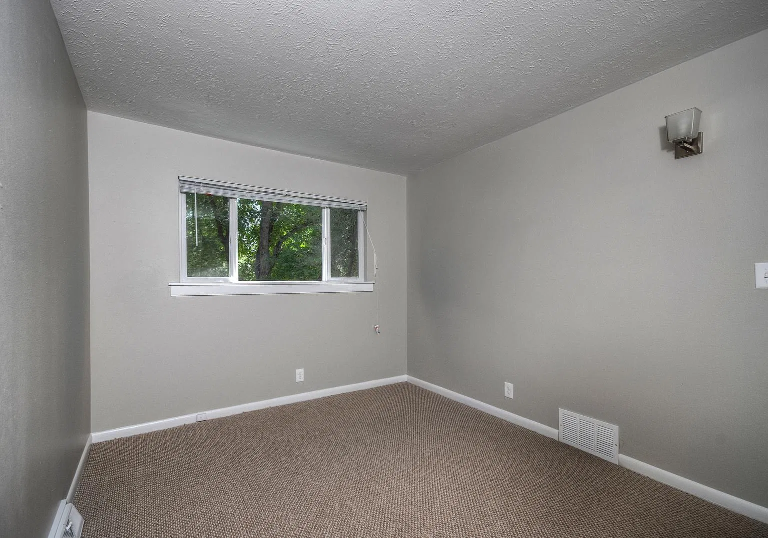 3 bed, 1200 sqft, $3,800 — Photo 3