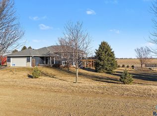 46206 Weis Cir, Hartford, SD 57033