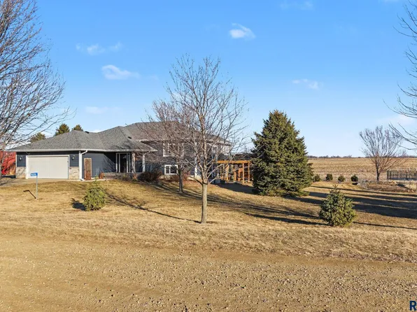 46206 Weis Cir, Hartford, SD 57033