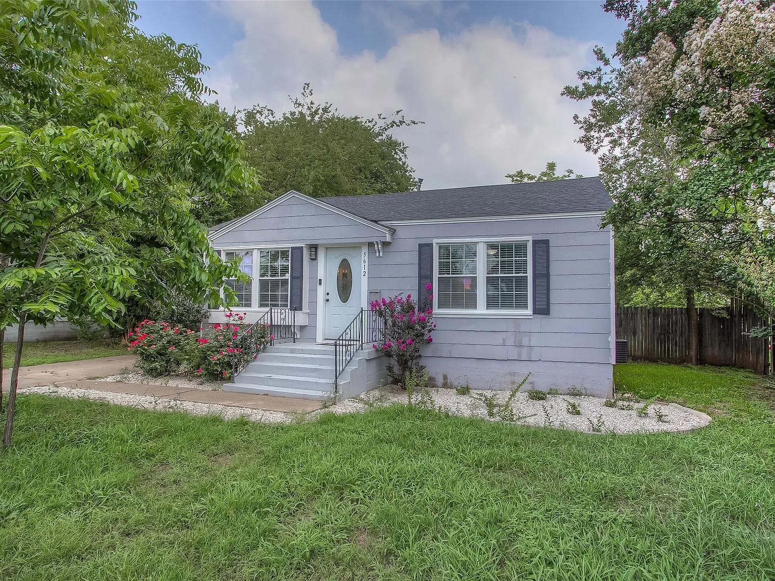 3 bed, 2.0 bath, 1089 sqft, $2,300 — Photo 3