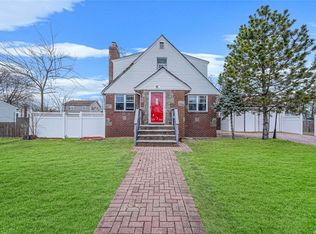 834 5th St, West Babylon, NY 11704