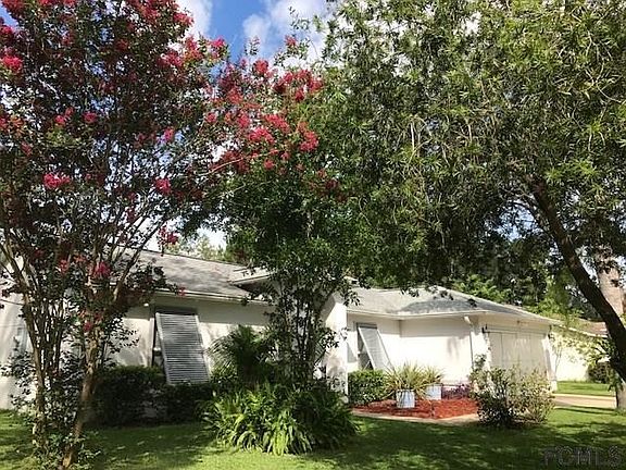 Tropical Lush Front Yard