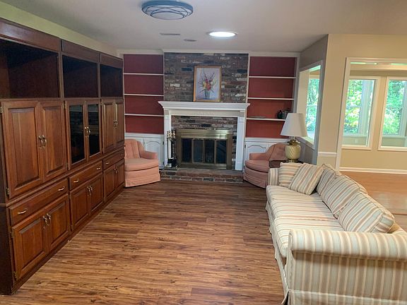 3rd image of 106 Lake Forest Dr