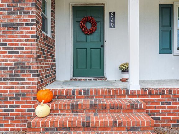 4th image of 849 Lyman Rd