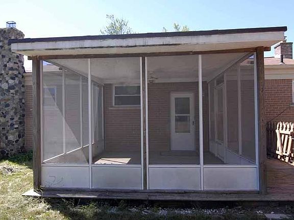 4th image of 1008 Marion Dr