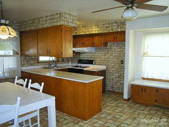 Plenty of Cabinet and Counter Space