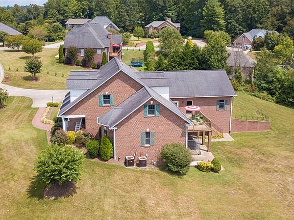 5th image of 409 Woodridge Dr