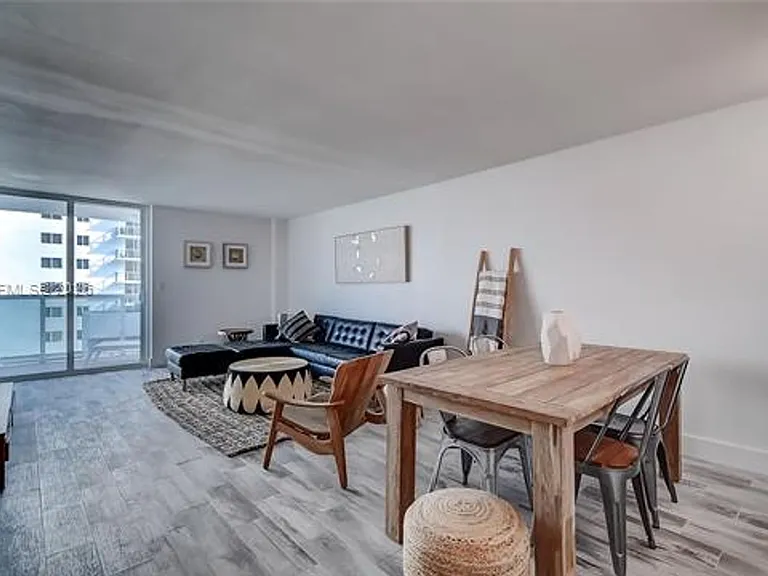 2401 Collins Ave #1410 — Photo 2