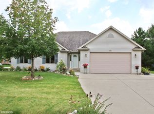 401 Lakewood Dr, Williams Bay, WI