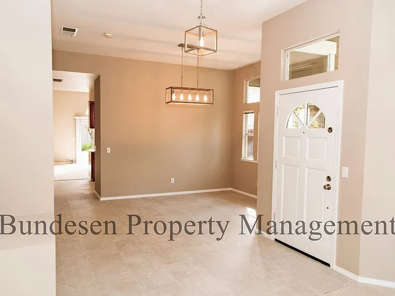 806 Wine Ct — Photo 4