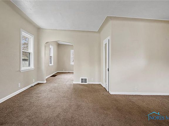 3rd image of 1407 Foster Ave