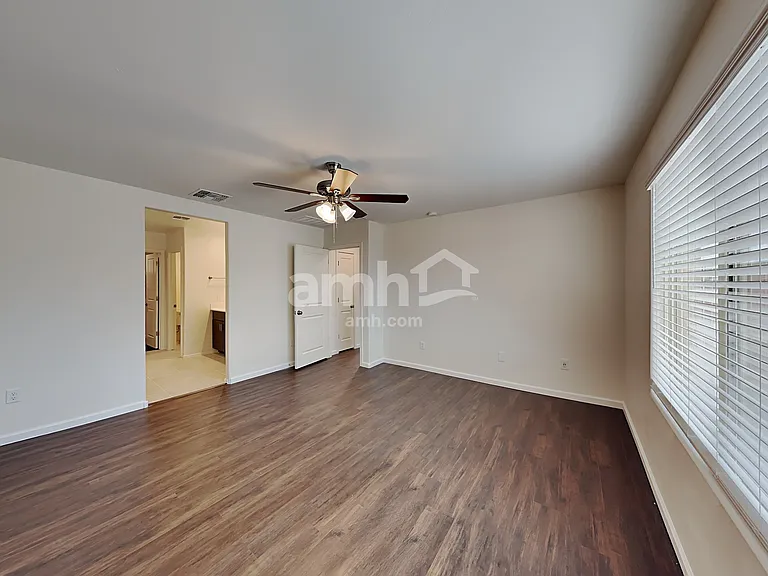854 E Artesia Pl — Photo 11