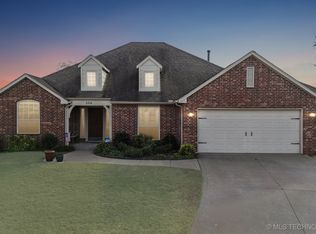 524 S 49th Ct, Broken Arrow, OK 74014