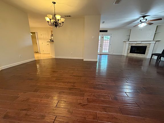 4th image of 1410 Paris Dr