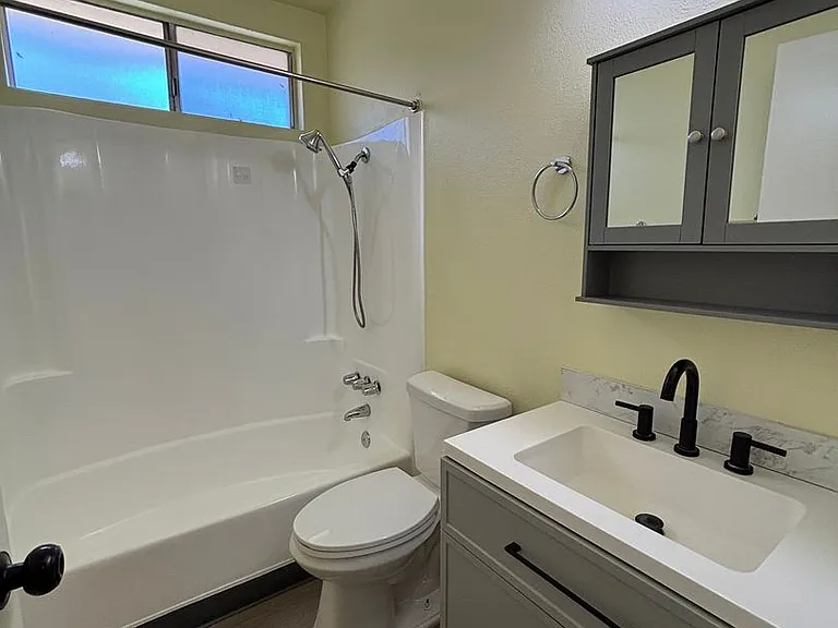 6065 California Ave — Photo 25