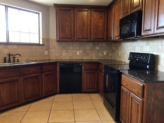 3rd image of 7601 Twin Oaks Dr
