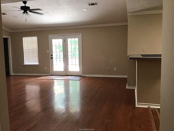 5th image of 2200 Live Oak Cir