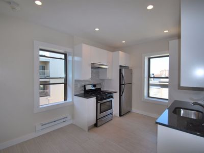 4 Hamlet St, Boston, MA, 02125