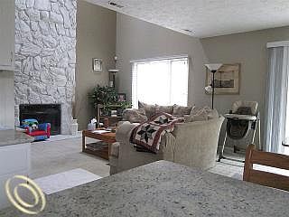 4th image of 355 Woodstone Dr #1