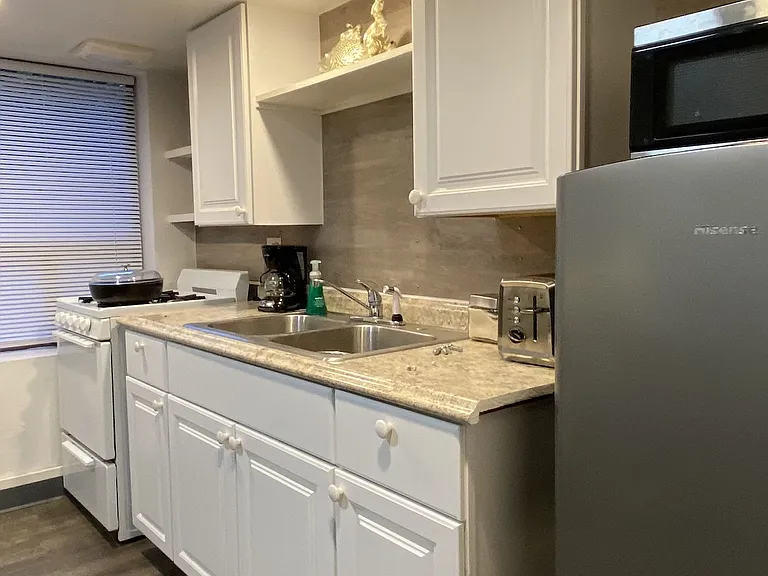 1003 E Jefferson St #4 — Photo 8