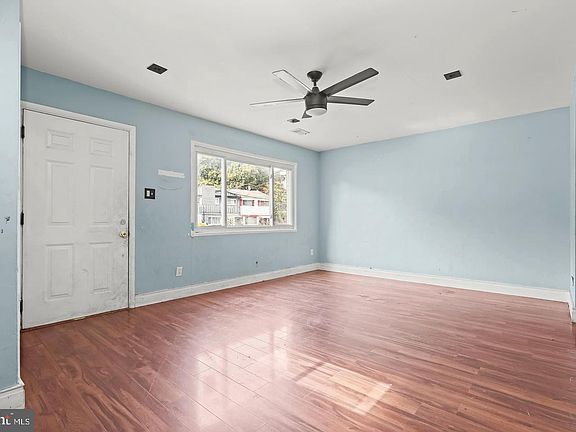 5th image of 2217 Columbia Pl