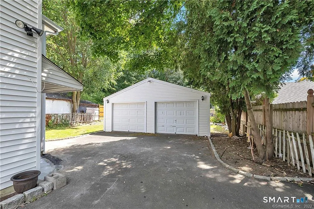 4 bed, 3.0 bath, 1947 sqft, $3,950 — Photo 2