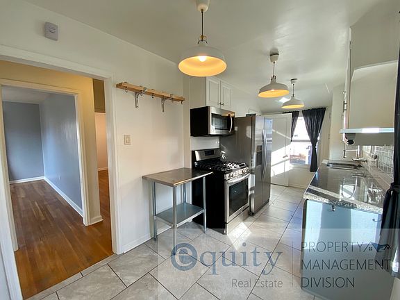 5th image of 2737 S Lake St