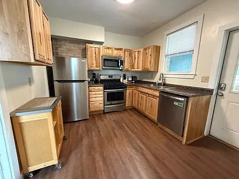 215 Prospect St — Photo 36