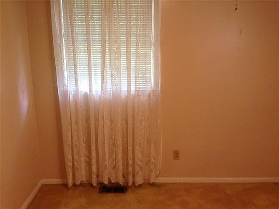 4th image of 607 Rosewood Dr